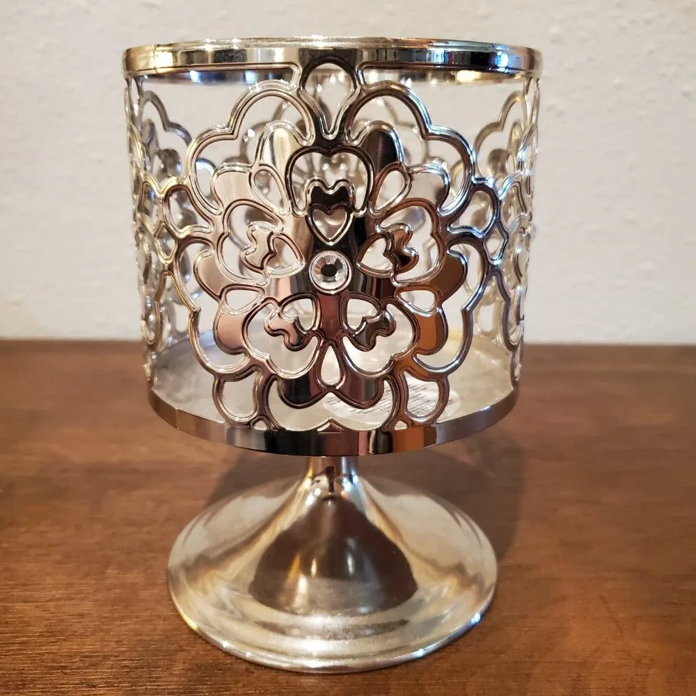 Bath & Body Works Flower Heart Gem Pedestal 3-Wick Candle Holder Sleeve